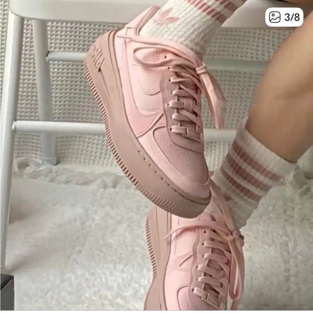 Nike Air Force’s Pink